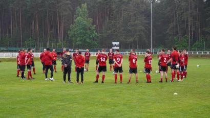 Bild: exb/Biehler
15 Neuzugänge begrüßte Roland Ritter zum Trainingsauftakt des SC Luhe-Wildenau.