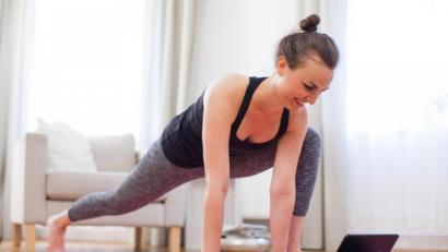 Symbolbild: Christin Klose/dpa
Das Workout im Wohnzimmer war auch für Lucia Seebauer eine Sport-Alternative im Lockdown.