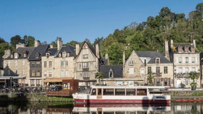 Bild:  Andreas Drouve/dpa
Das Rance-Tal – hier unterhalb von Dinan – ist eine sehenswerte Gegend in der Bretagne.