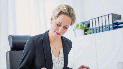 Bild: Christin Klose/dpa
Kampagnen planen und mit Nutzerinnen und Nutzern im Austausch bleiben: Social-Media-Managerinnen sind gefragte Fachkräfte in Unternehmen.