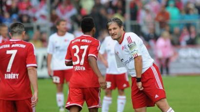 Bild: A. Schwarzmeier
Gerd Schönfelder (rechts) beim Traumspiel einer Regionalauswahl gegen den FC Bayern im Jahr 2013.