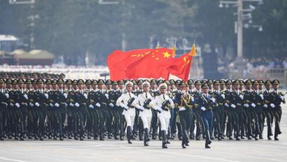 Symbolbild: Chen Yehua
Soldaten nehmen am 70. Jahrestag der Gründung der Volksrepublik China an einer Militärparade teil. Am 1. Oktober 1949 wurde die Volksrepublik China gegründet.