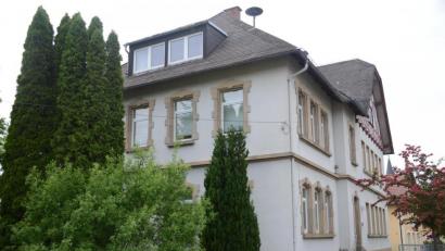 Bild: ak
Das alte Kirchenlaibacher Schulhaus wird zur Kindertagesstätte für bis zu 36 Kinder umgebaut.