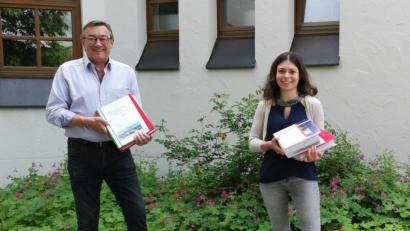 Bild: Portner
Kämmerer Michael Hösl verabschiedet sich mit seinem 37. Haushaltsplan in den Ruhestand. Diesen hat er gemeinsam mit Nachfolgerin Daniela Eder erarbeitet.
