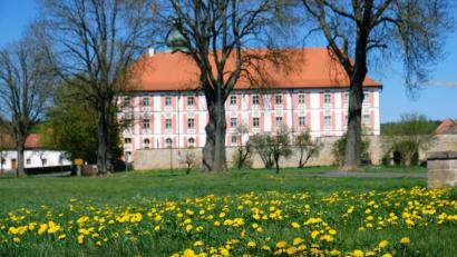 Archivbild: do
Kloster und Begegnungsstätte in Speinshart ein Künstliche-Intelligenz-Standort? Nähere Informationen soll es beim Speinsharttag am 30. Juli geben.