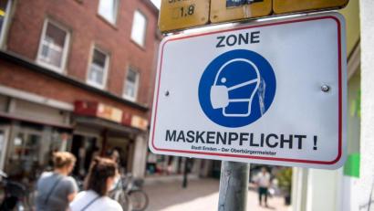 Bild: Sina Schuldt
Ein Festhalten an der Maskenpflicht im Freien wird auch von vielen Experten als unnötig angesehen. In Innenräumen sieht das anders aus. Foto: Sina Schuldt/dpa