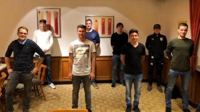 Bild: ibj
Der neue Vorstand des Katholischen Burschenvereins Hahnbach (von links): Zweiter Fahnenträger Christoph Schmid, Schriftführer Leon Segerer, Vorsitzender Martin Wawersig, Zweiter Vorsitzender Johannes Weiß, Zweiter Jugendheimwart Luis Rösch, Fahnenträger Julius Falk, Jugendheimwart Felix Pirner und Kassier Jonas Lindner.
