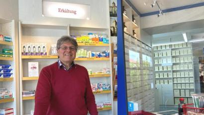 Bild: Völkl
Er würde sich wünschen, dass sich noch ein Interessent meldet: Bisher liefen die Bemühungen um einen Nachfolger ins Leere. Wolfgang Weiss wird seine Burg-Apotheke zum Monatsende schließen.