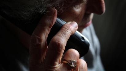 Symbolbild: Karl-Josef Hildenbrand/dpa
Die AOK warnt vor Telefonbetrügern. Kriminelle geben sich als Mitarbeiter von Krankenkassen oder anderer Institutionen aus.