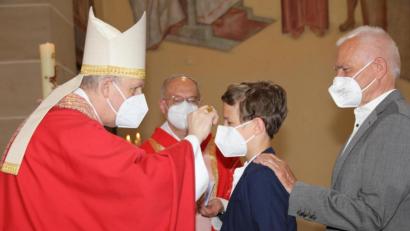 Bild: ads
Zur Firmung von 72 jungen Christen, aufgeteilt auf zwei Gottesdienste in der Dreifaltigkeitskirche, kam Weihbischof Reinhard Pappenberger nach Amberg.
