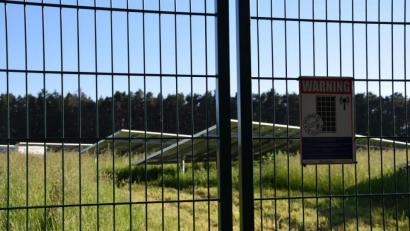 Bild: bö
Betreten strengstens verboten: Der Gemeinderat genehmigt mehrheitlich die Erweiterung einer Freiflächen-Photovoltaik-Anlage um maximal etwa 750 kWp und gibt dafür einige Auflagen vor.