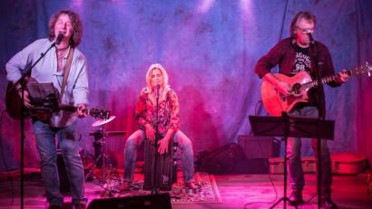 Bild: Jara Milo/exb
Das Akustik-Trio "Jara Milo" gestaltet die erste Serenade am Dienstag, 13. Juli, um 19 Uhr auf der Rathaus-Piazza.