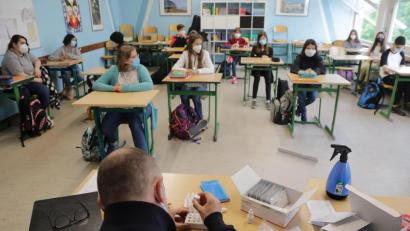 Bild: Wolfgang Steinbacher
Schüler und Schülerinnen müssen in der Schule weiterhin Masken tragen.