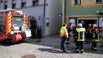 Bild: jma
Nach einer Stunde war am Freitagmorgen der Einsatz für die Feuerwehr, Rettungsdienst und Polizei am Marktplatz wieder beendet.