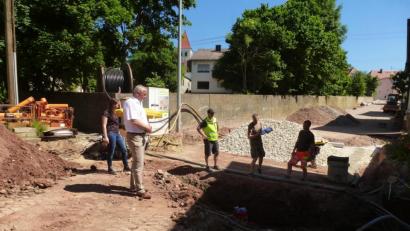 Bild: bk
Beim Jourfix auf dem Baustellen-Schwerpunkt in Kaltenbrunn (von links) Christine Pschorn, Bürgermeister Ludwig Biller, Markus Schieder Michael Wenning vom Ingenieurbüro König und Baustellenleiter Andreas Völkl.