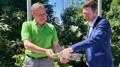 Bild: gis
Geschäftsführer Ferdinand Reb (links) und Landrat Florian Wiedemann, Vorsitzender der Tourismuszentrale Fichtelgebirge, haben einiges vor.
