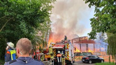 Bild: fph
Lichterloh stand die gesamte Tennishalle am Dienstagabend in Flammen.