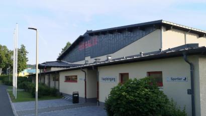 Bild: lnz
Die kürzlich aufgeflammte Diskussion um die Sanierung der Mitterteicher Eishalle ging in dieser Woche im Stadtrat weiter.