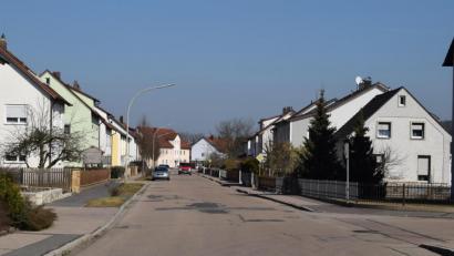 Bild: bnr
Der Ausbau der Bahnhofstraße wird richtig teuer. 4,7 Millionen Euro für 900 Meter Straße sind viel Geld.