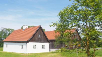 Bild: ws
Fast 250 Jahre Geschichte kann das Hirthaus in Hohenwald vorweisen. Nach der Sanierung bietet es der Dorfgemeinschaft wieder einen geselligen Treffpunkt.