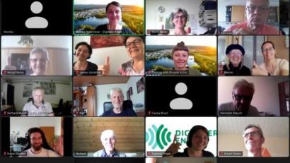 Bild: gmü
In einem Zoom-Meeting werden den Teilnehmern die Grundlagen der Smartphones und Tablets nähergebracht.