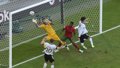 Bild: Matthias Hangst/dpa
Robin Gosens (links, in weiß) trifft zum zwischenzeitlichen 4:1 für die deutsche Nationalmannschaft gegen Portugal.