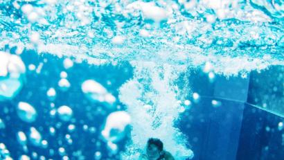Symbolbild: Jana Bauch
In Marktredwitz kollidierten zwei Springer im Freibad.