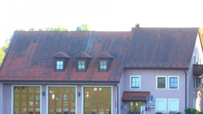 Bild: fjo
Dem Waidhauser Feuerwehrhaus steht nicht nur eine Rundumerneuerung ins Haus, sondern darüber hinaus ein Anbau im ersten Bauabschnitt. Eine Detailplanung gab der Marktrat nun in Auftrag.