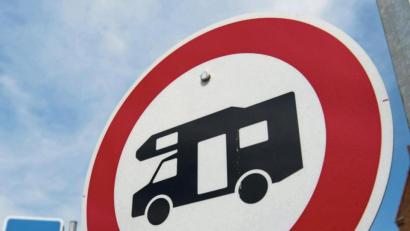 Bild:  Stefan Sauer/dpa
Des einen Leid ist des anderen Freud’: Wo man in der Stadt sein Wohnmobil abstellen darf, ist klar geregelt.