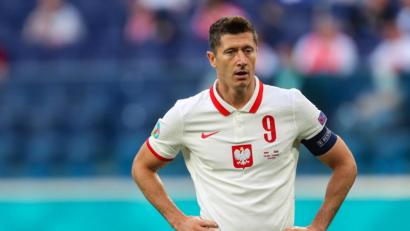 Bild: Igor Russak/dpa
Bayern-Star Robert Lewandowski droht mit Polen schon wieder ein frühes Turnier-Aus. Der Frust im Land ist groß.