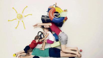 Bild:  Leander Baerenz/Westend61/dpa
Eine lange Autofahrt mit Kindern ist eine Herausforderung. Mit ein paar Tricks wird es leichter für alle.