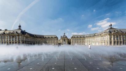 Bild: Steve Le Clech Photos/Bordeaux Tourisme et Congrès/dpa
Der „Wasserspiegel“, der „Miroir d'Eau“, ist eines der Wahrzeichen von Bordeaux.