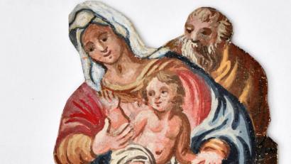 Bild: tsp
Die Figur der Heiligen Familie ist mit einem beschriebenen Schriftstück verstärkt worden, das einen Bezug zu Tirschenreuth bestätigt. Alfred Mehler übersetzte Schlagworte wie „Pater“, „Türschenreith“, "Pantale“ oder „Waldsassen". Pantaleon Senestrey war Pater im Kloster Waldsassen und nach dessen Auflösung Stadtpfarrer in Tirschenreuth.