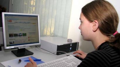 Symbolbild: Hirsch
Computergestütztes Lernen mit neuer Software: Das Ortenburg-Gymnasium Oberviechtach wurde von der Stiftung "Digitale Bildung" als Pilotschule ausgewählt.