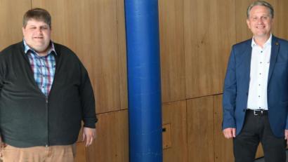 Bild: gf
Die Vorsitzenden des Zweckverbands zur Wasserversorgung der Illschwang-Gruppe Dieter Dehling (l.) und der in der Verbandsversammlung neu gewählte Erste Bürgermeister der Gemeinde Poppenricht Hermann Böhm (r.).