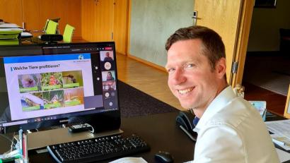 Bild: Landratsamt Bayreuth/exb
Landrat Florian Wiedemann möchten den Mitarbeitern seiner Behörde und der Bauhöfe weitere Schulungen anbieten.