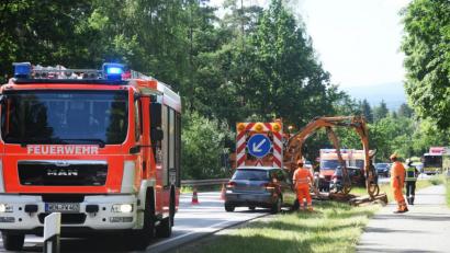 Bild: Gabi Schönberger
Bei Mäharbeiten nahe des Butterhofs in Weiden kam es am Dienstagnachmittag zu einem Unfall.
