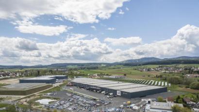 Bild: dtr
Blick auf das Logistikzentrum von Cube in Waldershof. Das Unternehmen will weiter expandieren.