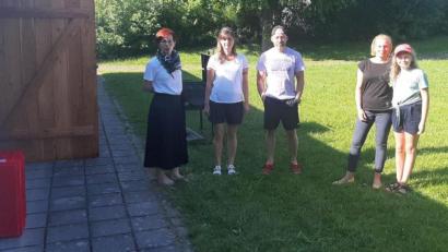 Bild: Nicole Rochelt/exb
Die Bewirtung am Moorbad haben (von links) Doris Nachtmann-Wurm, Jutta Grosser, Claus Frank, Katja und Luisa Koller vertretungsweise übernommen.