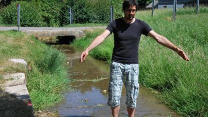 Bild: Gerd Spies
Hier soll der Einstieg zum Kneippen im Ammerbach sein, wie Landschaftsarchitekt Christopher Trepesch deutlich macht.