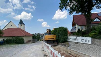 Bild: Völkl
Ein großer Brocken für die Gemeinde: Die Erneuerung der Pfarrer-Willkofer-Straße samt Kanal.