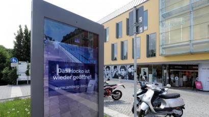 Bild: Wolfgang Steinbacher
Wer zum Wöhrl geht, erfährt nebenbei, dass das Hockermühlbad offen hat. Info-Stelen wie diese soll es im Stadtgebiet künftig auch an anderen Stellen geben. Wo genau, ist noch offen.