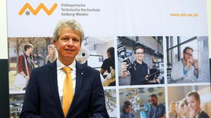 Bild: Stephan Huber
Professor Dr. Clemens Bulitta tritt zum 1. Oktober die Nachfolge der noch amtierenden OTH-Präsidentin Prof. Dr. Andrea Klug an.