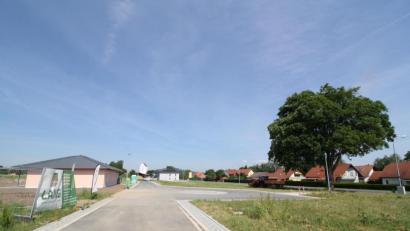 Bild: bjp
Der Verkauf der Grundstücke in den Baugebieten "Kirschbaumacker" (Bild) und "Am Bühl" half der Gemeinde Trabitz im vergangenen Jahr eine Darlehensaufnahme zu vermeiden. Heuer wird ein Kredit allerdings wohl nicht zu umgehen sein.