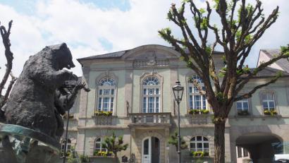 Bild: ws
Das Rathaus der Stadt Bärnau: Grundsätzlich darf ein Bürgermeister Hausverbot erteilen, aber nicht wegen einer Meinungsäußerung eines Journalisten.