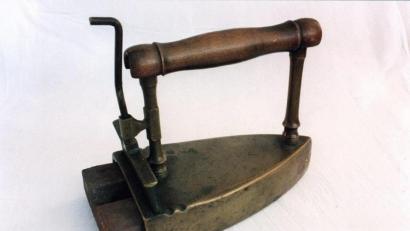Bild: adj
Historische Bügeleisen können die Besucher des Heimatmuseum Altenstadt bald in einer Sonderausstellung sehen.