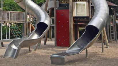 Bild: Andreas Royer
Die Rutschen sind die Hauptattraktion am großen Spielplatz im Stadtpark. Von der CSU-Stadtratsfraktion werden dazu Verbesserungen angeregt.