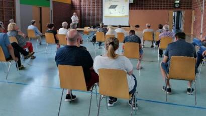 Bild: vsr
Aufmerksam verfolgten die Interessierten den Vortrag von Dipl.-Ing. Rösch zum Thema Photovoltaikanlagen.