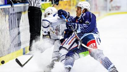 Bild: Werner Moller
Alec Zawatsky (rechts) zählt nicht länger zum Kader der Blue Devils Weiden.