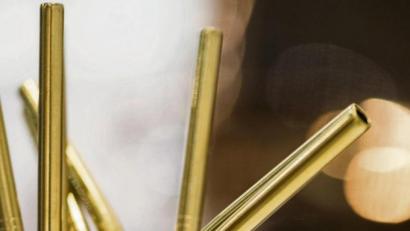 Bild:  Franziska Gabbert/dpa
Schicke Alternative aus Metall: Langlebige Modelle können den Plastikstrohhalm ersetzen.